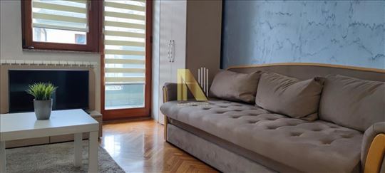 Nameštena garsonjera u blizini Bulevara Oslobođenj