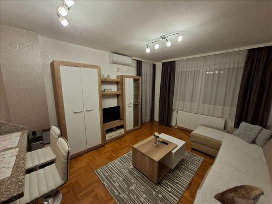 Odlična garsonjera na Bulevaru patrijarha Pavla!