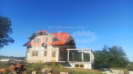 Orasac-Kuca i vocnjak na prodaju