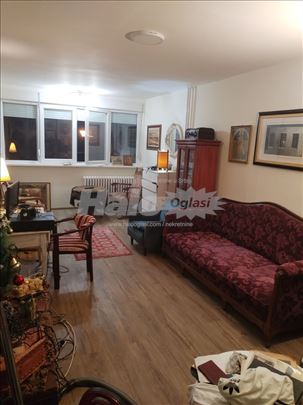 Prodaje se stan na Crvenom krstu