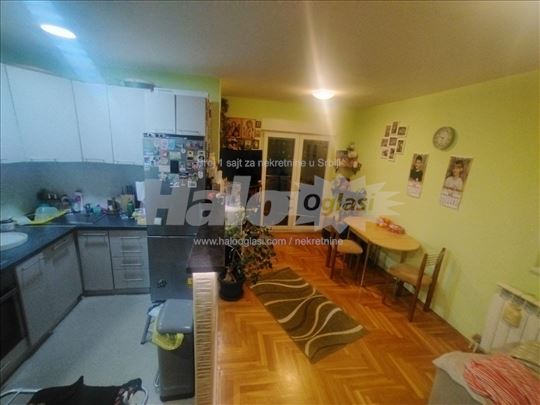 Prodajem stan 51m2 u Učiteljskom naselju,2012.god