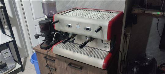 Profesionalni aparat za kafu