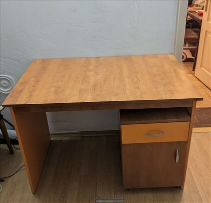 Radni sto i komodica