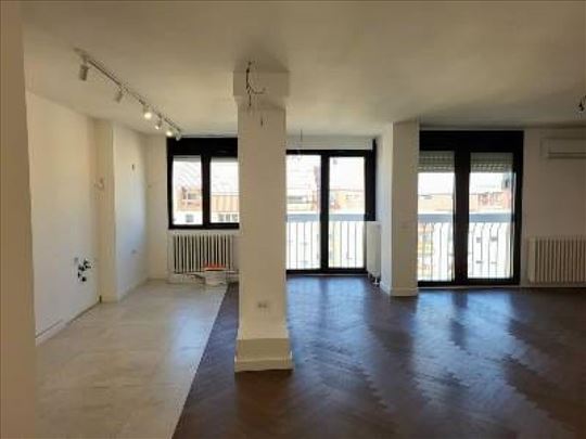 Renoviran četvorosoban stan Liman 4