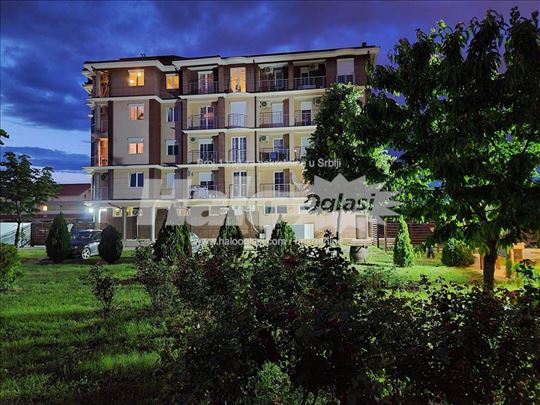 Stan pored bazena Kengur