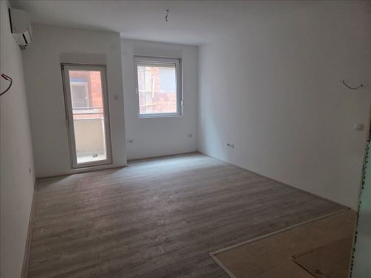 V.Stepe 24m2, nov, 1/3, lift, eg, useljiv, 69500