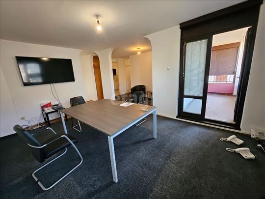 Poslovni prostor za izdavanje 4.0, 900€, 