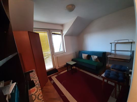 Bordo tepih očuvan, na prodaju, NS