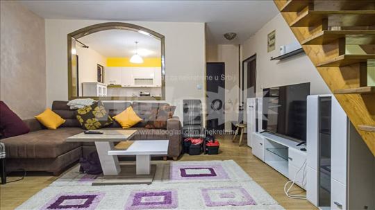 Dupleks 84m² + galerija 30m², kompletno renoviran 