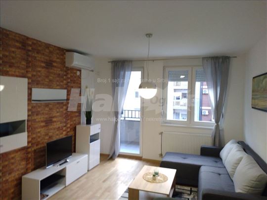 Dvosoban stan na Novoj Detelinari