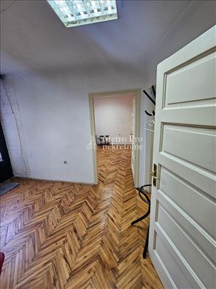 Stan ili poslovni prostor Dečanska 42m2+5m2