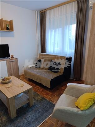 Garsonjera u soliteru, centar Zarkova