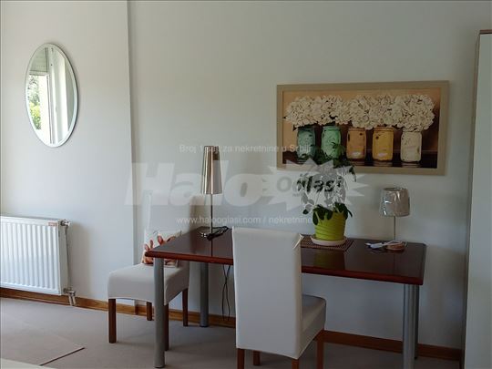 Izdaje se jednosoban stan u Jajincima, 330e