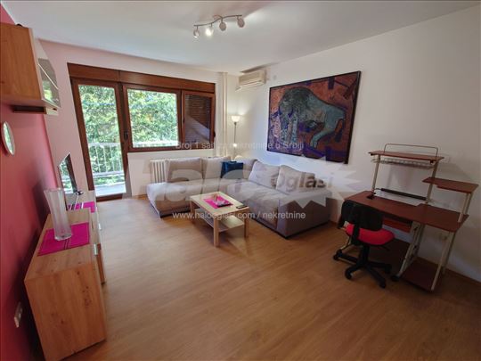 Jastrebačka soliter 67m2 top namešten kod Biga