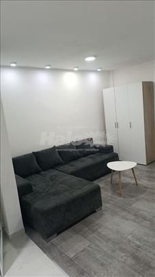 Jednosoban stan, grejanje besplatno.