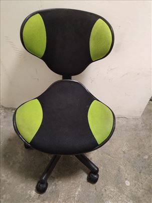 Kancelarijska stolica manja ispravno podizanje.