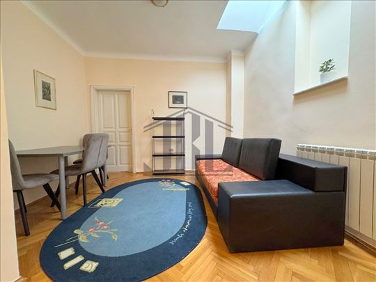 Knez Mihajlova 1.5 stan na 3 sprat