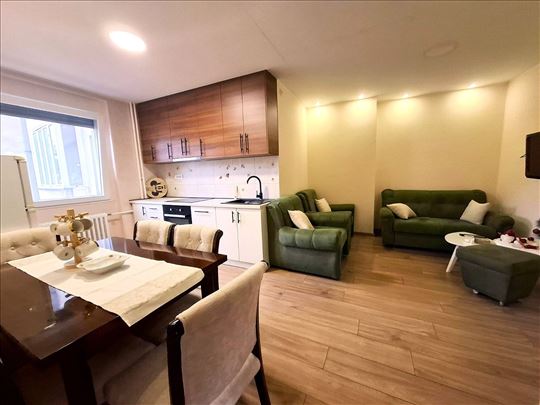 Kod crkve Nevskog, 2.5 namešten, renoviran,useljiv