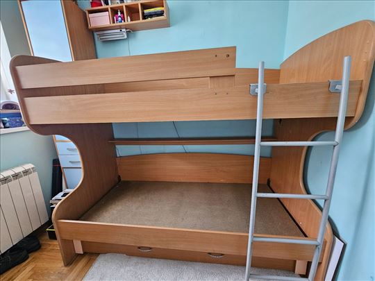 Krevet na sprat sa fiokom