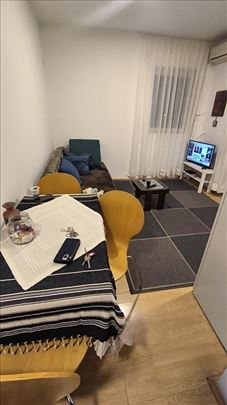 Krnjača, Pošta, kompletno namešten i useljiv