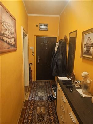 Krunski venac, sa parking mestom