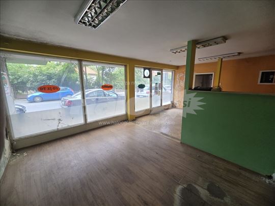 Lokal 51m2 sa 13m izloga u strogom centru Kruševca