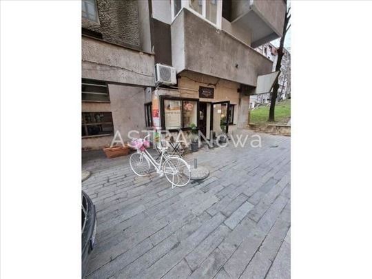 Lokal sa izlogom-Kneza Miloša