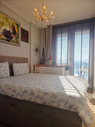 Luks namešten trosoban stan na Telepu