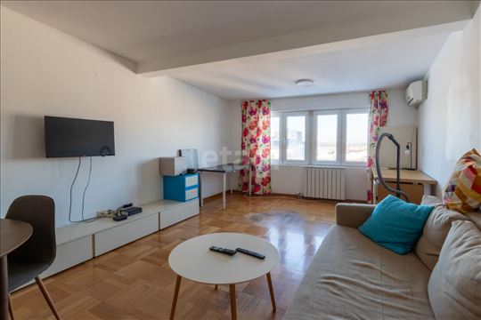 Lux dvosoban stan u novoj zgradi