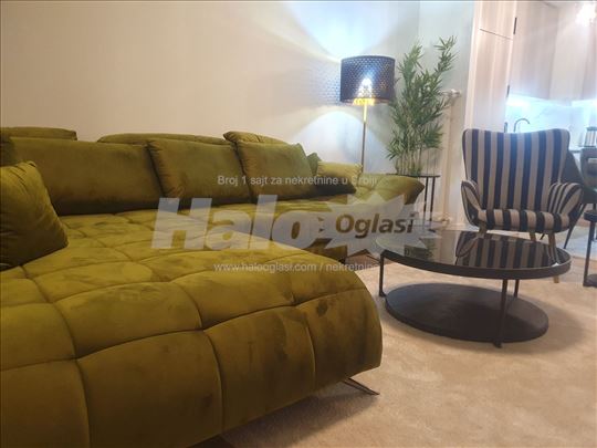 Luxury 2-Bedroom Apartment with 2 Parking Lots BW