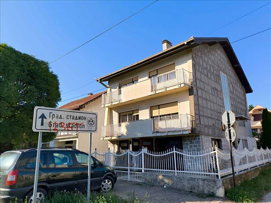 Na prodaju kuća ukupne površine 366m2 - Trkalište