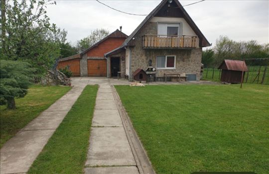 Na prodaju spratna kuća od 171m2 – Debrc