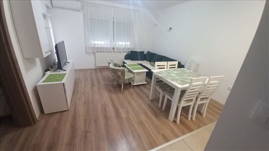 Noviji,namešten,useljiv odmah,top ponuda!!!