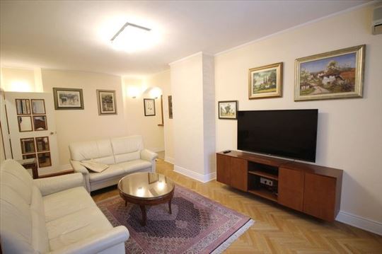 Prostran stan, 2 spavaće sobe, Vračar, ID 1404