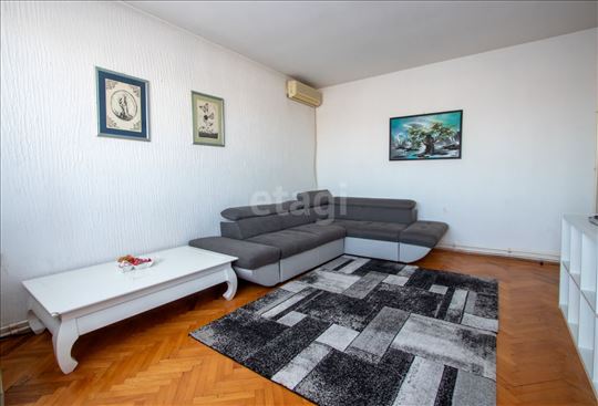 Šestosoban duplaks, Karaburma