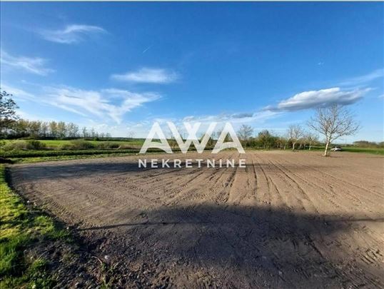 Sombor. Na prodaju Njiva 2556m2, idealno za vikend