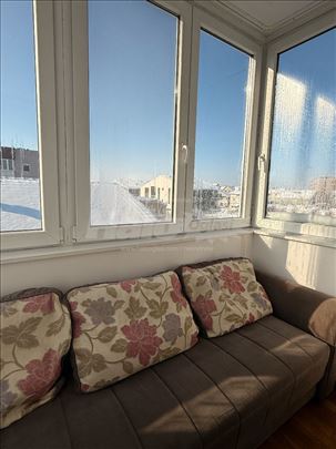 Svetao i topao stan sa parking mestom