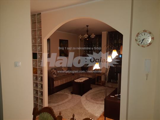 Trosoban stan lux blok 23