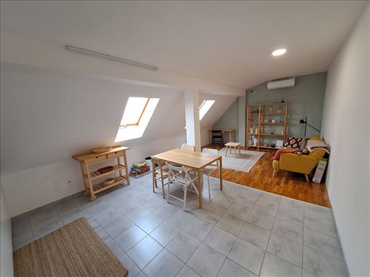 Ustanička 52 m2, lepo opremljen stan