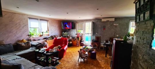 Vojlovica, dve stambene jedinice