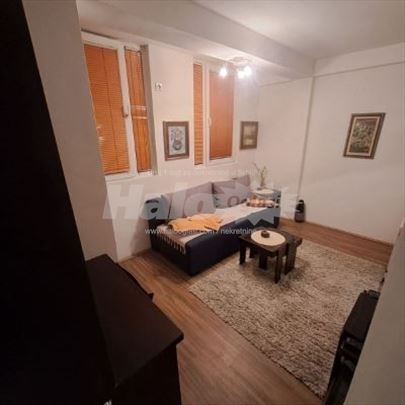 Zemun, Karađorđev trg, jednosoban stan 