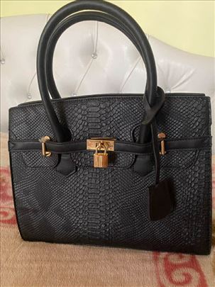 Zenske torbice vise vrsta - povoljno