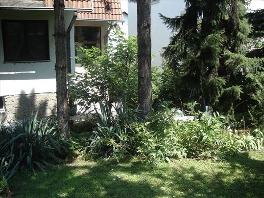 Duplex na Senjaku sa garažim mestom /Namešten 