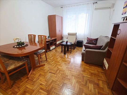 Dvoiposoban stan kod Merkura , funkcionalan !