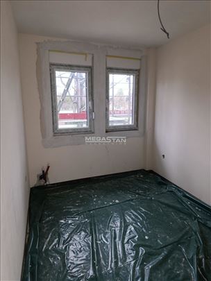 Dvoiposoban, uknjižen, brzo useljiv