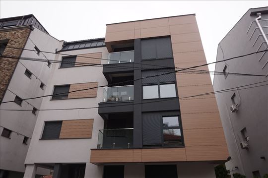 Extra lux nov stan sa dvoristem na Lekinom brdu