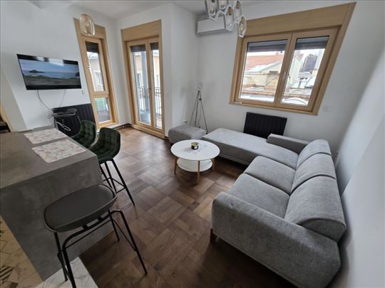 Izdaje se lux,nov stan sa garažom u novogradnji ID