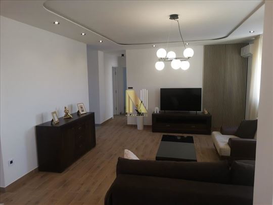 Komforan četvorosoban stan u novogradnji (sa parki