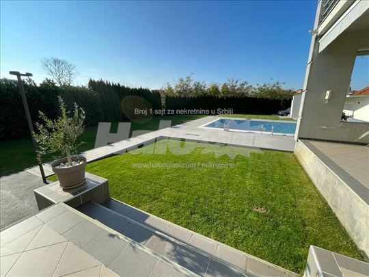 Kuca sa bazenom nadomak Dunava 1/1 uknjizeno