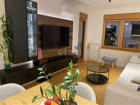 Luksuzan 3.0, garažno mesto, Zelena avenija